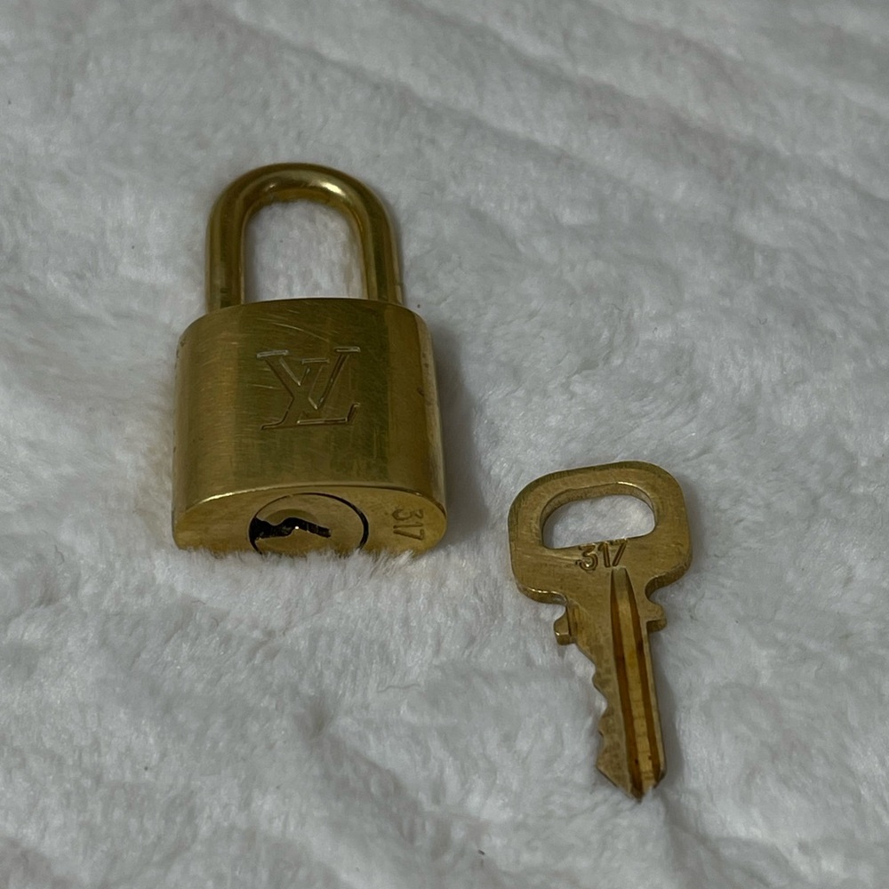 #317 Louis Vuitton Gold Lock and Key Set